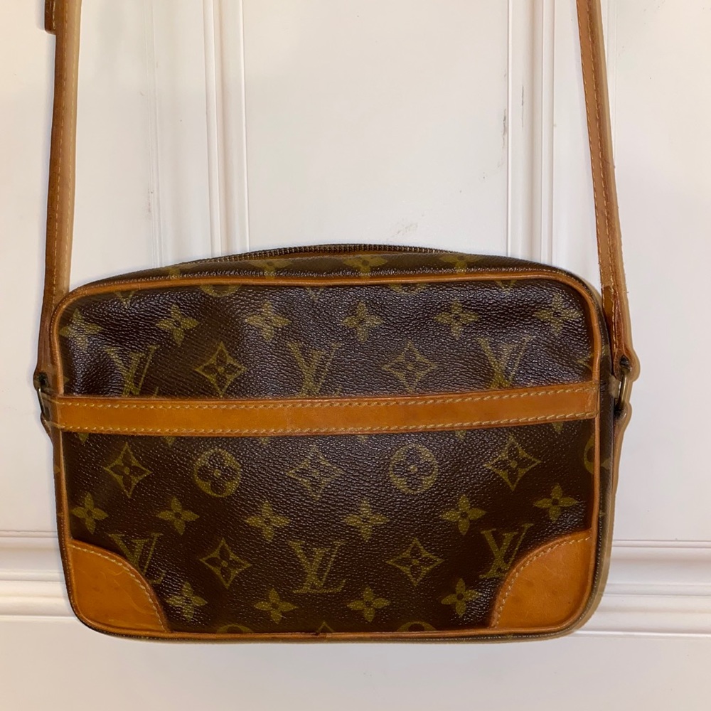 ❌Sold❌Authentic Louis Vuitton Trocadero 23 Cross